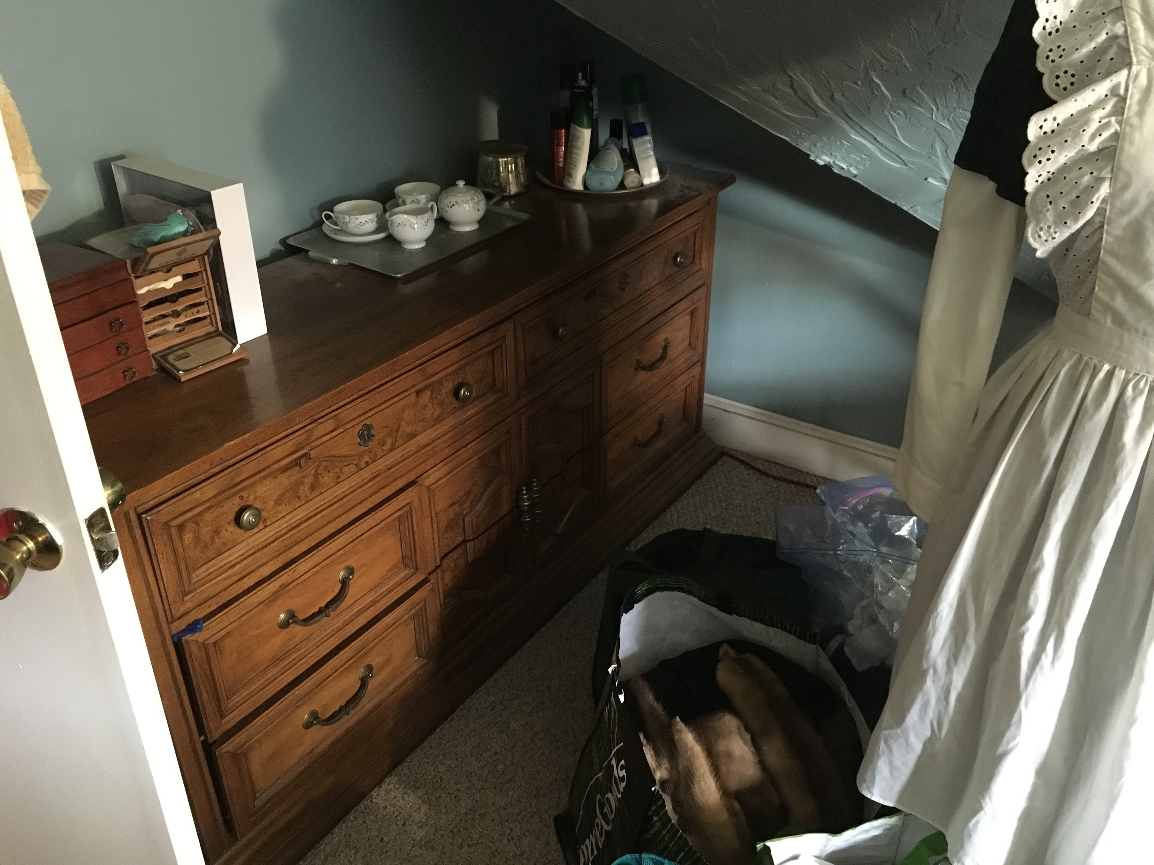 Giant dresser